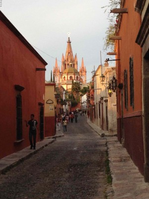 A San Miguel street with El Parroquia in the background